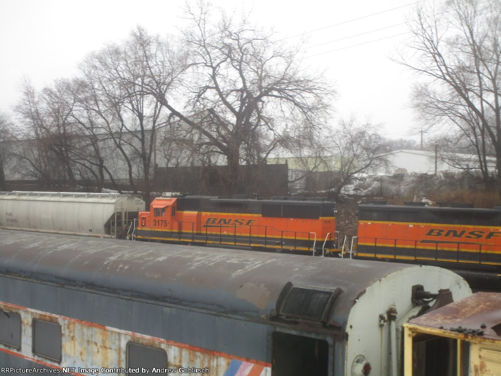 BNSF 3175 Behind